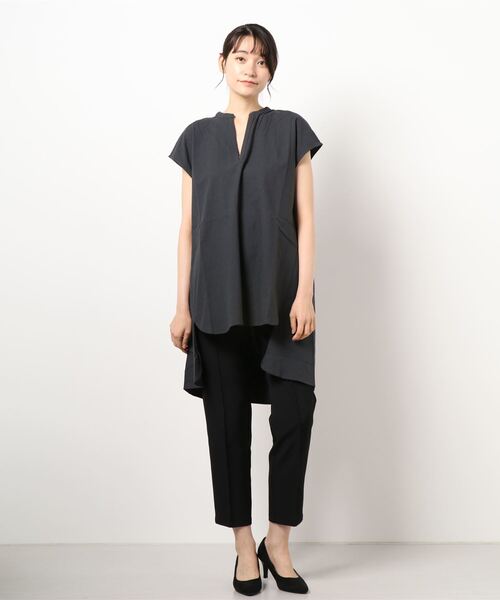 Samansa Mos2 blue（サマンサモスモスブルー）の「キーネックフレアチュニック（シャツ/ブラウス・レディース・モカ/チャコール/ライトベージュ・ﾌﾘ-）」の2枚目の写真