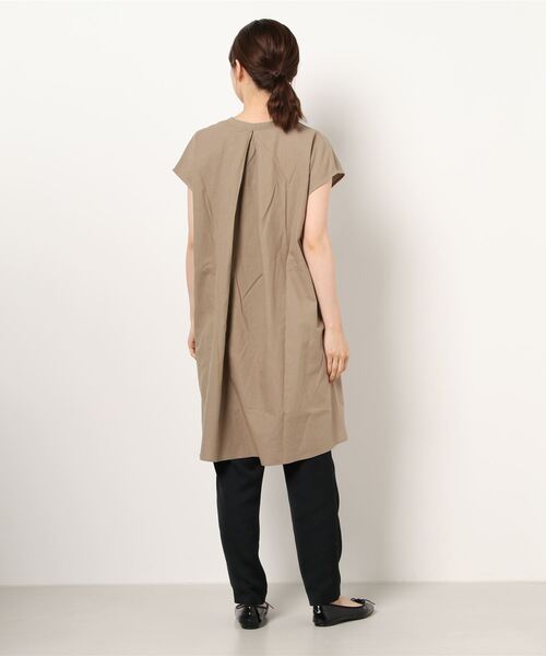 Samansa Mos2 blue（サマンサモスモスブルー）の「キーネックフレアチュニック（シャツ/ブラウス・レディース・モカ/チャコール/ライトベージュ・ﾌﾘ-）」の4枚目の写真