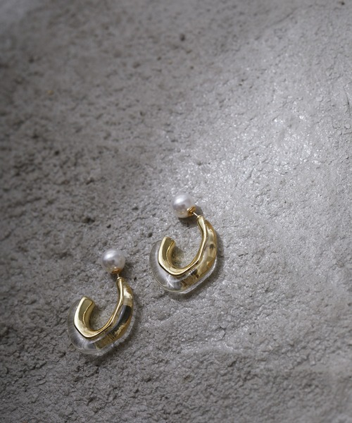 Birthday room（バースデイルーム）の「ドロップウェーブシルエットピアス（ピアス（両耳用）・レディース・ホワイト/ベージュ/ブラウン/クリア・FREE）」の4枚目の写真