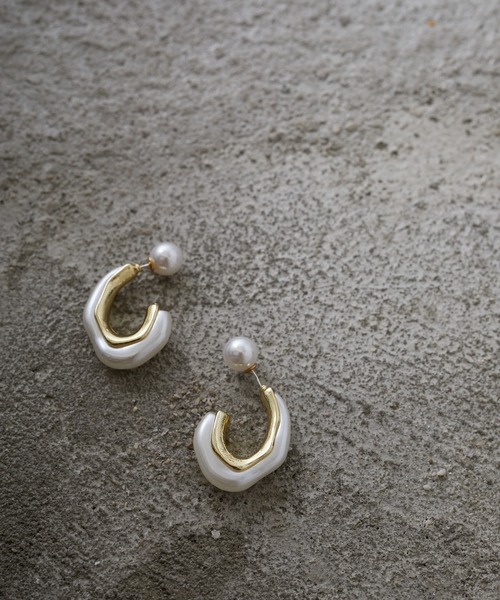 Birthday room（バースデイルーム）の「ドロップウェーブシルエットピアス（ピアス（両耳用）・レディース・ホワイト/ベージュ/ブラウン/クリア・FREE）」の6枚目の写真