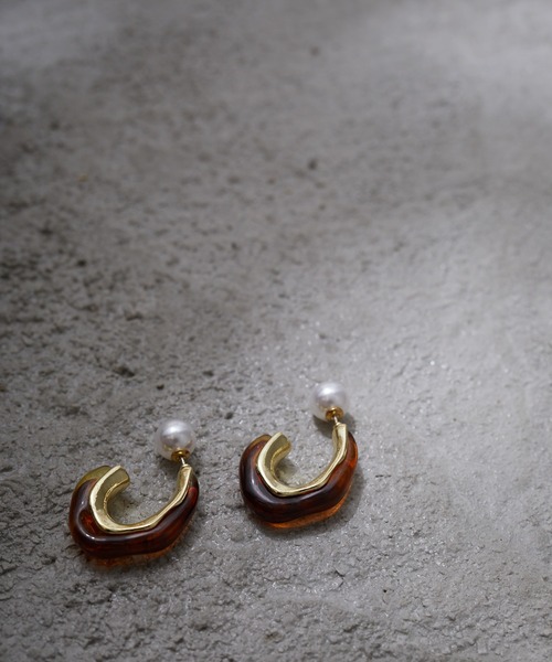 Birthday room（バースデイルーム）の「ドロップウェーブシルエットピアス（ピアス（両耳用）・レディース・ホワイト/ベージュ/ブラウン/クリア・FREE）」の8枚目の写真