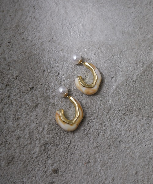 Birthday room（バースデイルーム）の「ドロップウェーブシルエットピアス（ピアス（両耳用）・レディース・ホワイト/ベージュ/ブラウン/クリア・FREE）」の10枚目の写真