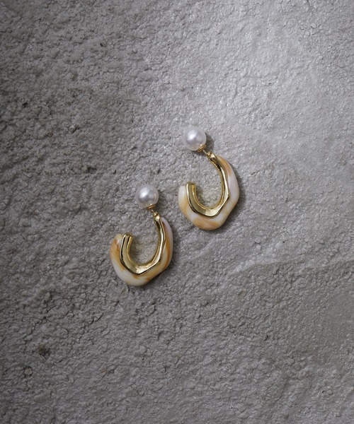 Birthday room（バースデイルーム）の「ドロップウェーブシルエットピアス（ピアス（両耳用）・レディース・ホワイト/ベージュ/ブラウン/クリア・FREE）」の16枚目の写真