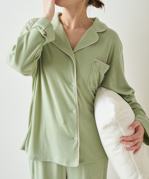 TERRITOIRE（テリトワール）の「【ソフトな肌触り】ストレッチ快眠パジャマ　上下セット（ルームウェア/パジャマ・レディース・ブラック/パープル/グリーン/アイボリー・MEDIUM/LARGE）」の3枚目の写真