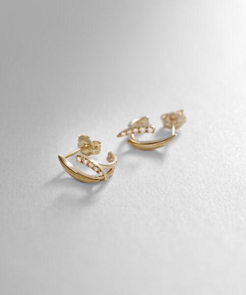 COCOSHNIK(ココシュニック)の「K10ダイヤモンド ダブルシード スタッドピアス(ピアス(両耳用)・レディース・アイボリー系・00)」の1枚目の写真