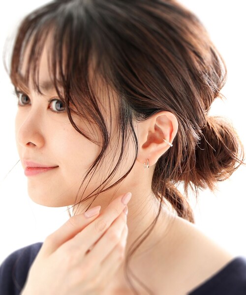 COCOSHNIK(ココシュニック)の「K10ダイヤモンド ダブルシード スタッドピアス(ピアス(両耳用)・レディース・アイボリー系・00)」の4枚目の写真