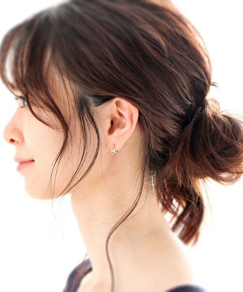 COCOSHNIK(ココシュニック)の「K10ダイヤモンド ダブルシード スタッドピアス(ピアス(両耳用)・レディース・アイボリー系・00)」の12枚目の写真