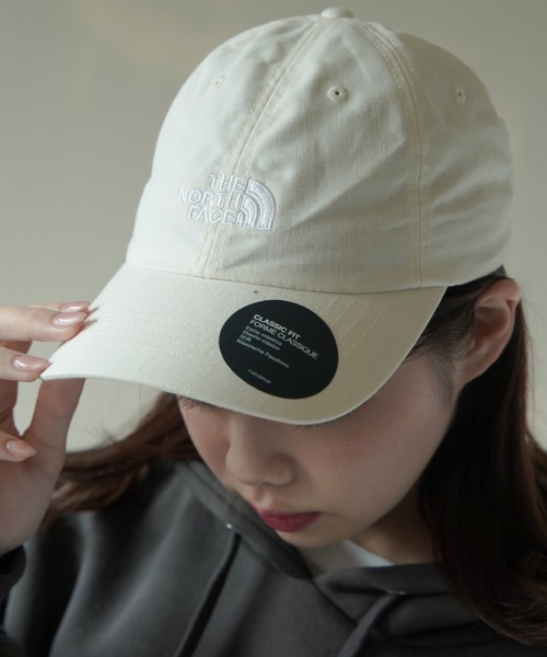 THE NORTH FACE（ザノースフェイス）の「【THE NORTH FACE / ザ・ノース・フェイス】Norm Hatノームハット ロゴキャップ（キャップ・レディース・ベージュ/ブラウン/ブラック・ONESIZE）」の3枚目の写真