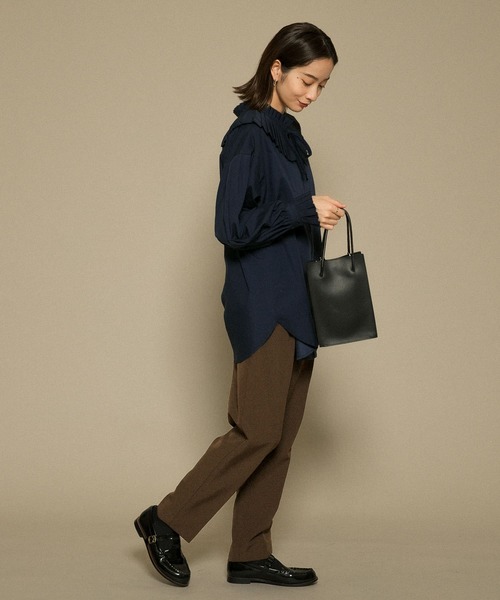 KBF（ケイビーエフ）の「illi　ワンタックスリムテーパードパンツ（その他パンツ・レディース・ブラック/ベージュ/ブラウン・38/36）」の7枚目の写真