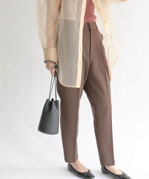 KBF（ケイビーエフ）の「illi　ワンタックスリムテーパードパンツ（その他パンツ・レディース・ブラック/ベージュ/ブラウン・38/36）」の9枚目の写真