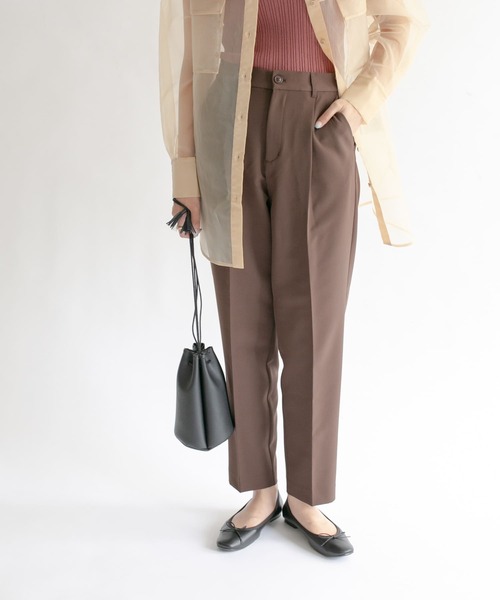 KBF（ケイビーエフ）の「illi　ワンタックスリムテーパードパンツ（その他パンツ・レディース・ブラック/ベージュ/ブラウン・38/36）」の12枚目の写真
