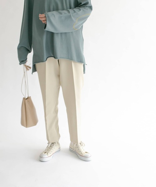 KBF（ケイビーエフ）の「illi　ワンタックスリムテーパードパンツ（その他パンツ・レディース・ブラック/ベージュ/ブラウン・38/36）」の14枚目の写真