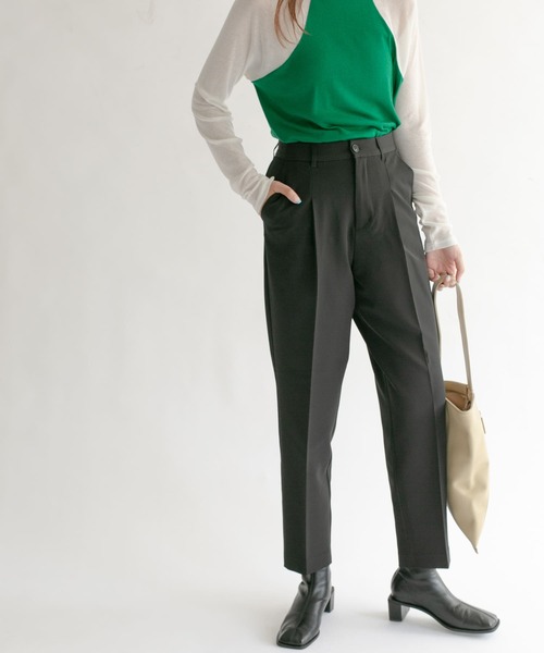 KBF（ケイビーエフ）の「illi　ワンタックスリムテーパードパンツ（その他パンツ・レディース・ブラック/ベージュ/ブラウン・38/36）」の18枚目の写真