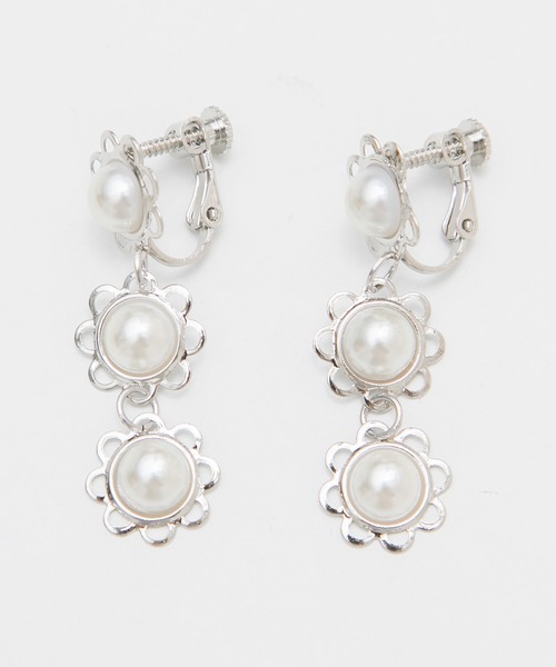 Newlyme（ニューリーミー）の「フラワーレーンピアスｏｒイヤリング（ピアス（両耳用）・レディース・ゴールド/シルバー/ゴールド系その他/シルバー系その他・FREE）」の3枚目の写真