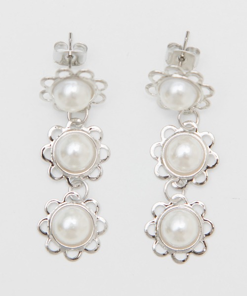 Newlyme（ニューリーミー）の「フラワーレーンピアスｏｒイヤリング（ピアス（両耳用）・レディース・ゴールド/シルバー/ゴールド系その他/シルバー系その他・FREE）」の2枚目の写真