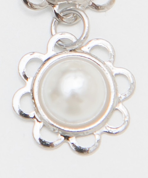 Newlyme（ニューリーミー）の「フラワーレーンピアスｏｒイヤリング（ピアス（両耳用）・レディース・ゴールド/シルバー/ゴールド系その他/シルバー系その他・FREE）」の5枚目の写真