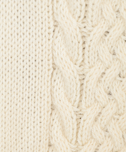 LBC(エルビーシー)の「ケーブルロングニットベスト(ニット/セーター・レディース・ホワイト/チャコールグレー・M)」の4枚目の写真