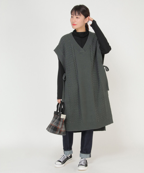 LBC(エルビーシー)の「ケーブルロングニットベスト(ニット/セーター・レディース・ホワイト/チャコールグレー・M)」の8枚目の写真