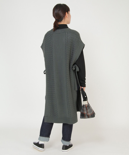 LBC(エルビーシー)の「ケーブルロングニットベスト(ニット/セーター・レディース・ホワイト/チャコールグレー・M)」の3枚目の写真