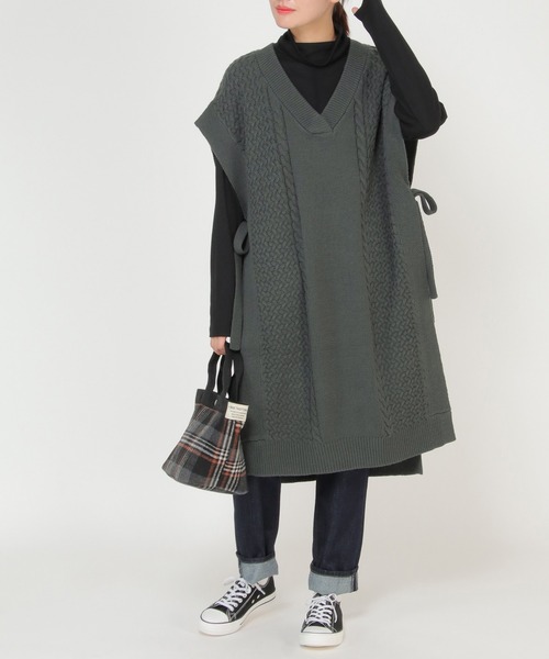 LBC(エルビーシー)の「ケーブルロングニットベスト(ニット/セーター・レディース・ホワイト/チャコールグレー・M)」の17枚目の写真