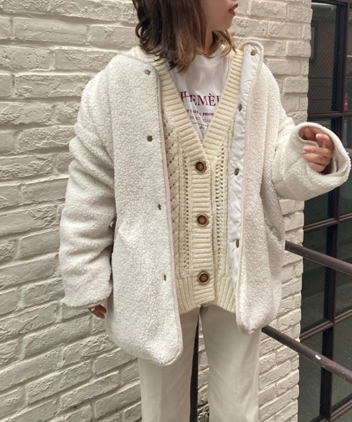 one after another NICE CLAUP（ワンアフターアナザーナイスクラップ）の「【ZOZO限定】リバーシブルで着こなし広がる！ノーカラーキルティングボアコート（ノーカラーコート・レディース・ブラック/オフホワイト/ライトカーキ/ライトベージュ・FREE）」の14枚目の写真