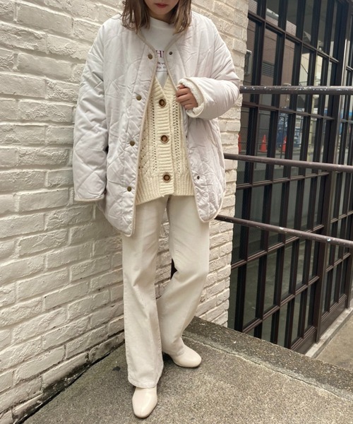 one after another NICE CLAUP（ワンアフターアナザーナイスクラップ）の「【ZOZO限定】リバーシブルで着こなし広がる！ノーカラーキルティングボアコート（ノーカラーコート・レディース・ブラック/オフホワイト/ライトカーキ/ライトベージュ・FREE）」の16枚目の写真