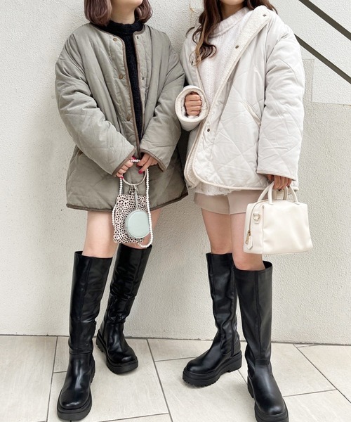 one after another NICE CLAUP（ワンアフターアナザーナイスクラップ）の「【ZOZO限定】リバーシブルで着こなし広がる！ノーカラーキルティングボアコート（ノーカラーコート・レディース・ブラック/オフホワイト/ライトカーキ/ライトベージュ・FREE）」の11枚目の写真