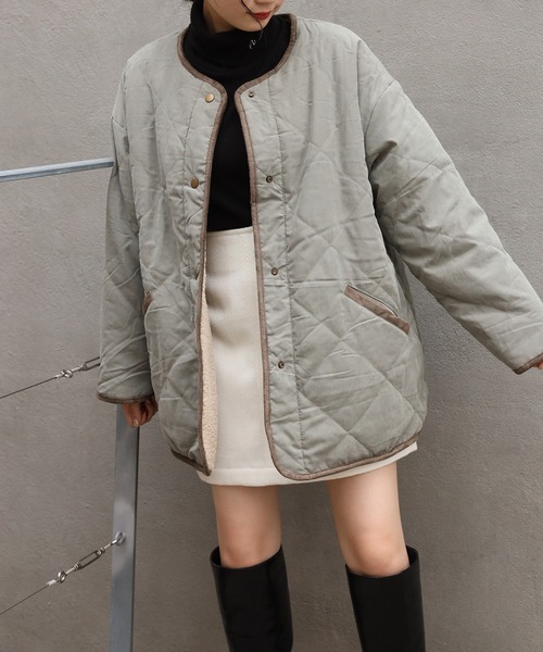 one after another NICE CLAUP（ワンアフターアナザーナイスクラップ）の「【ZOZO限定】リバーシブルで着こなし広がる！ノーカラーキルティングボアコート（ノーカラーコート・レディース・ブラック/オフホワイト/ライトカーキ/ライトベージュ・FREE）」の8枚目の写真