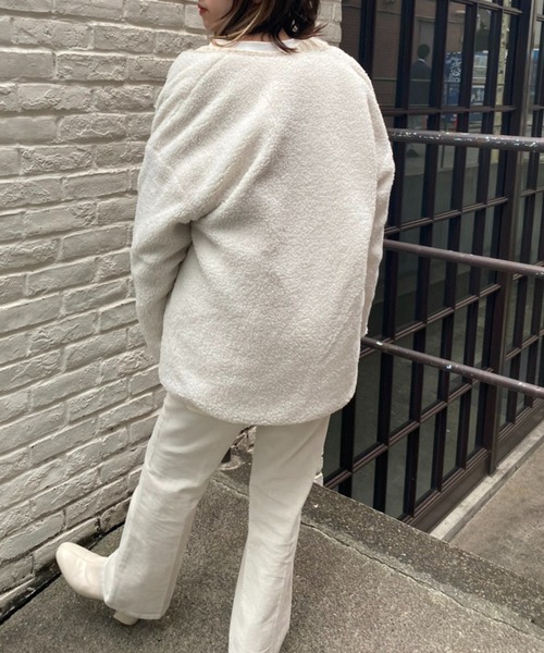 one after another NICE CLAUP（ワンアフターアナザーナイスクラップ）の「【ZOZO限定】リバーシブルで着こなし広がる！ノーカラーキルティングボアコート（ノーカラーコート・レディース・ブラック/オフホワイト/ライトカーキ/ライトベージュ・FREE）」の17枚目の写真