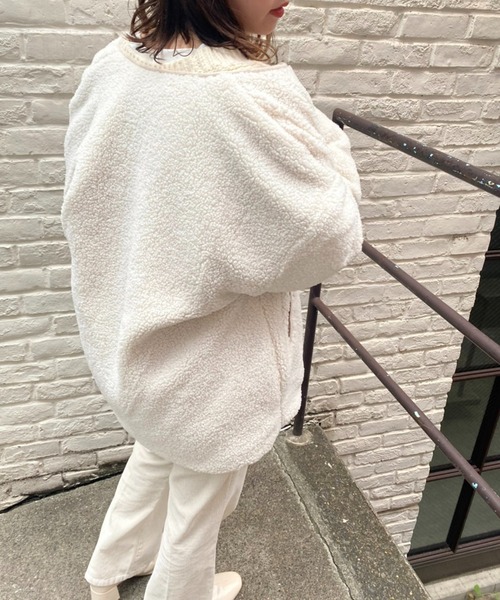 one after another NICE CLAUP（ワンアフターアナザーナイスクラップ）の「【ZOZO限定】リバーシブルで着こなし広がる！ノーカラーキルティングボアコート（ノーカラーコート・レディース・ブラック/オフホワイト/ライトカーキ/ライトベージュ・FREE）」の18枚目の写真