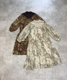 リブネック切替レースボタニカルプリントワンピース