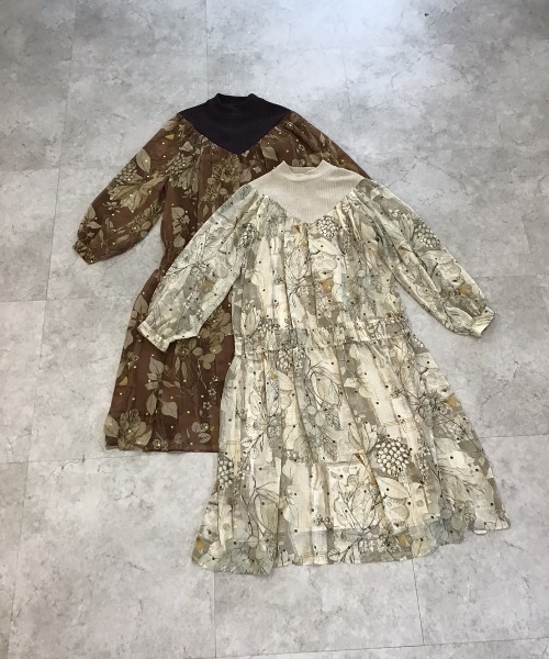 TEVALT(ヴァレット)の「リブネック切替レースボタニカルプリントワンピース(ワンピース・レディース・ブラウン/オフホワイト・38)」の1枚目の写真