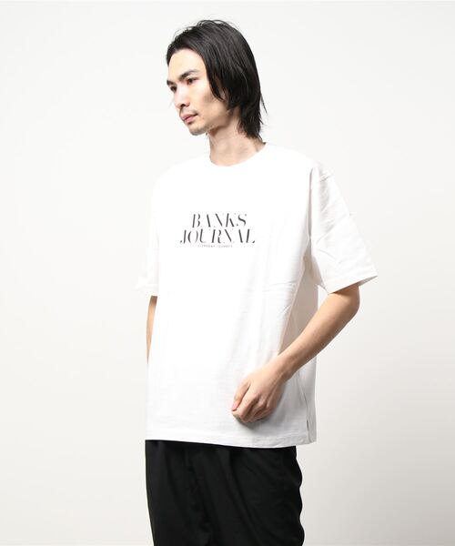 BANKS（バンクス）の「DESIGN TEE/BANKS(バンクス)ブランドロゴプリントリラックスフィット半袖Tシャツ（Tシャツ/カットソー・メンズ・ブルー/オフホワイト/ダークブラック・MEDIUM/X-LARGE/SMALL/LARGE）」の2枚目の写真