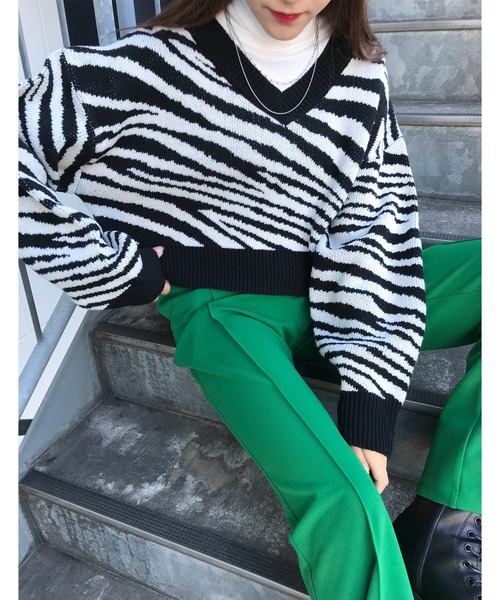 INGNI(イング)の「ゼブラ柄ショート丈ニット(ニット/セーター・レディース・ブラック/アイボリー・M)」の2枚目の写真