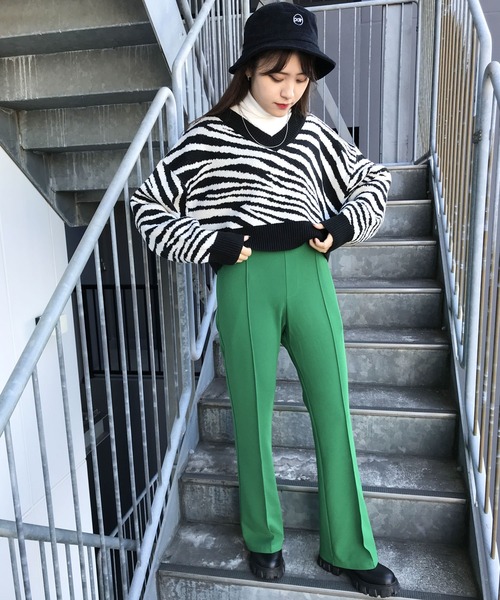 INGNI(イング)の「ゼブラ柄ショート丈ニット(ニット/セーター・レディース・ブラック/アイボリー・M)」の3枚目の写真