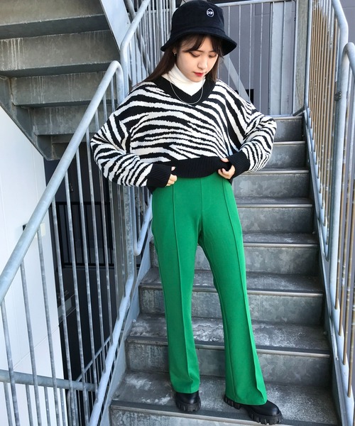 INGNI(イング)の「ゼブラ柄ショート丈ニット(ニット/セーター・レディース・ブラック/アイボリー・M)」の4枚目の写真
