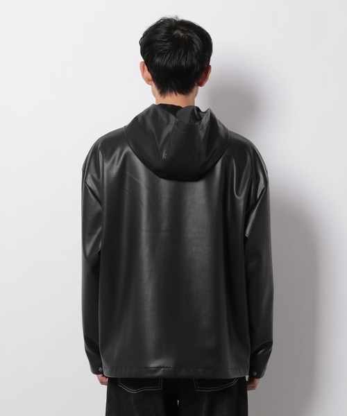LAKOLE（ラコレ）の「フェイクレザーフードブルゾン / 261231（ブルゾン・メンズ・ブラック・MEDIUM/LARGE）」の4枚目の写真
