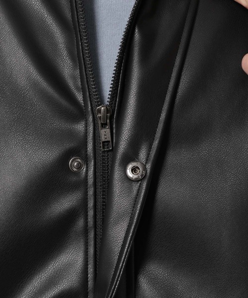 LAKOLE（ラコレ）の「フェイクレザーフードブルゾン / 261231（ブルゾン・メンズ・ブラック・MEDIUM/LARGE）」の3枚目の写真