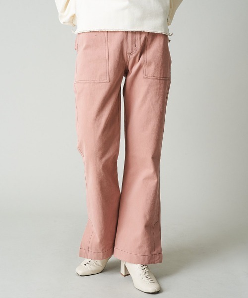 A de a.v.v（アードアー・ヴェ・ヴェ）の「(SET UP対応) デニムライクカラーフレアパンツ（デニムパンツ・レディース・アイボリー/ピンク/グリーン・36/38）」の3枚目の写真