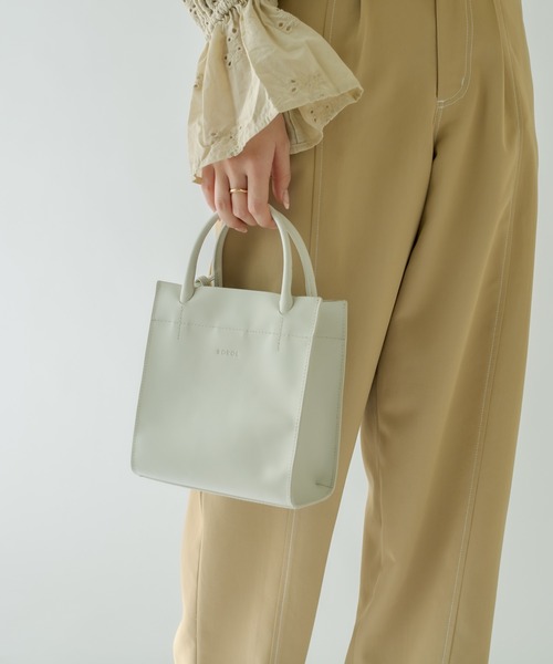 ROROL(ロロル)の「ROROL スクエアミニショルダー(ショルダーバッグ・レディース・ブラック/オフホワイト/キャメル・ONE SIZE)」の4枚目の写真