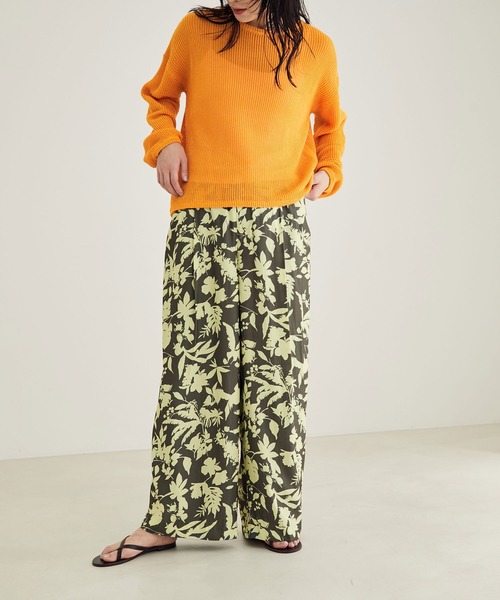 SALON adam et rope'(サロン アダム エ ロペ)の「ヴィンテージライクフラワープリントワイドパンツ(その他パンツ・レディース・カーキ/オレンジ・S/M)」の21枚目の写真