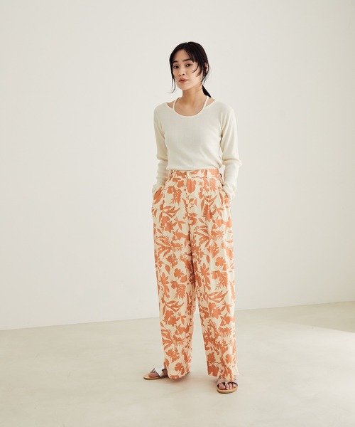 SALON adam et rope'(サロン アダム エ ロペ)の「ヴィンテージライクフラワープリントワイドパンツ(その他パンツ・レディース・カーキ/オレンジ・S/M)」の18枚目の写真