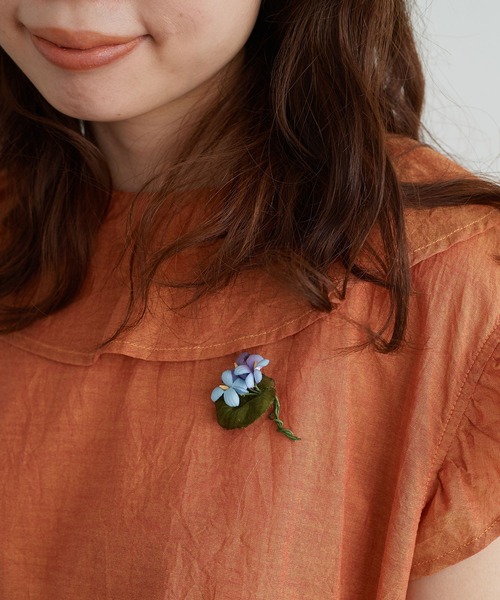 chambre de charme（シャンブルドゥシャーム）の「△cdc スミレの花ブローチ（ブローチ/コサージュ・レディース・パープル・FREE）」の4枚目の写真