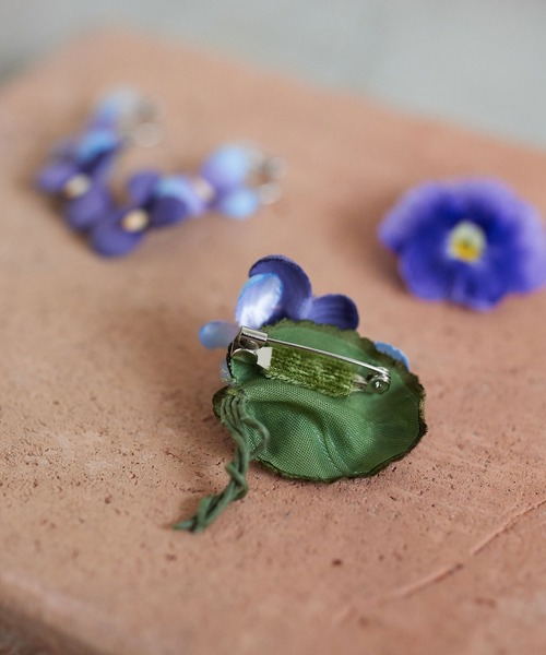 chambre de charme（シャンブルドゥシャーム）の「△cdc スミレの花ブローチ（ブローチ/コサージュ・レディース・パープル・FREE）」の12枚目の写真