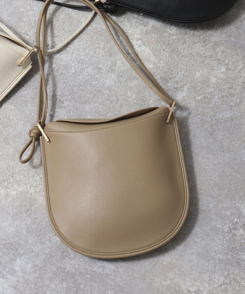 NOLLEY’S(ノーリーズ)の「【LE VERNIS/ルベルニ】◇【WEB限定】ラウンドショルダーバッグ(ショルダーバッグ・レディース・ベージュ/オフホワイト/ブラック・FREE)」の7枚目の写真