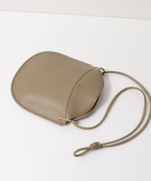 NOLLEY’S(ノーリーズ)の「【LE VERNIS/ルベルニ】◇【WEB限定】ラウンドショルダーバッグ(ショルダーバッグ・レディース・ベージュ/オフホワイト/ブラック・FREE)」の6枚目の写真