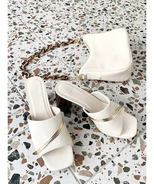 RESEXXY（リゼクシー）の「べっ甲ヒールサンダル（サンダル・レディース・ブラック/オフホワイト・SMALL/MEDIUM/LARGE）」の3枚目の写真