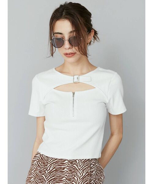 EVRIS（エヴリス）の「バックルデザイントップス（Tシャツ/カットソー・レディース・ホワイト/ブラック/グリーン・FREE）」の4枚目の写真