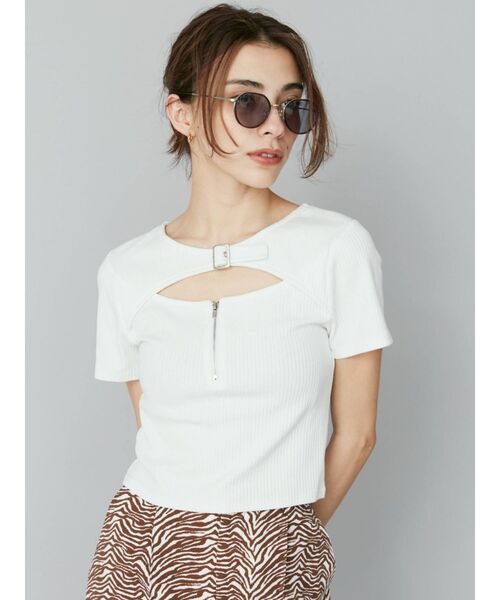 EVRIS（エヴリス）の「バックルデザイントップス（Tシャツ/カットソー・レディース・ホワイト/ブラック/グリーン・FREE）」の5枚目の写真