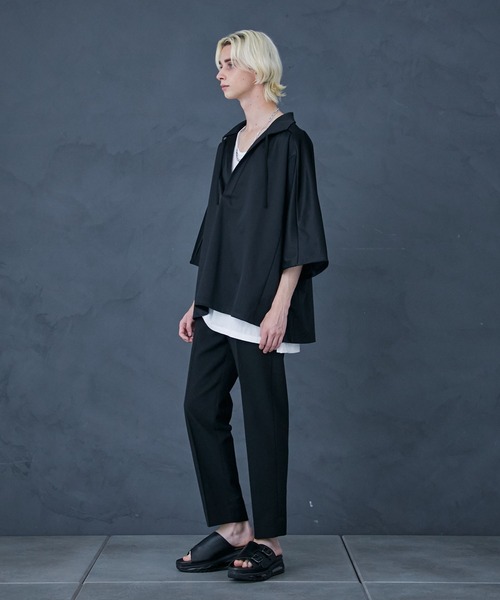 PUBLIC TOKYO（パブリックトウキョウ）の「スキッパースタンドプルオｰバー（シャツ/ブラウス・メンズ・ブラック/カーキ・FREE）」の4枚目の写真